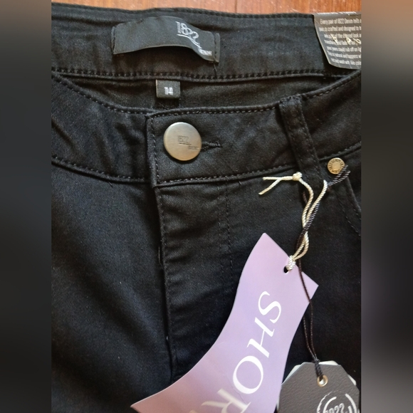 Women's Black Jeans - Picture 13 of 14